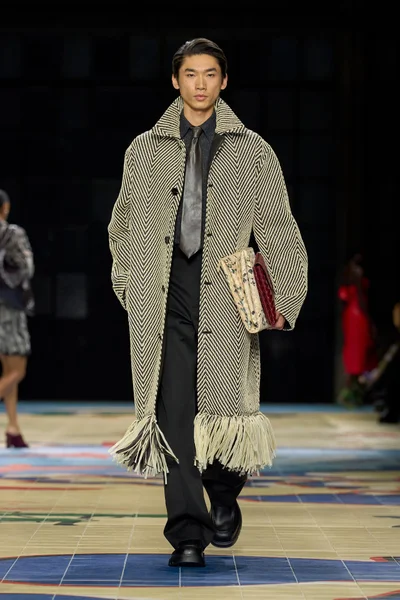Look 14